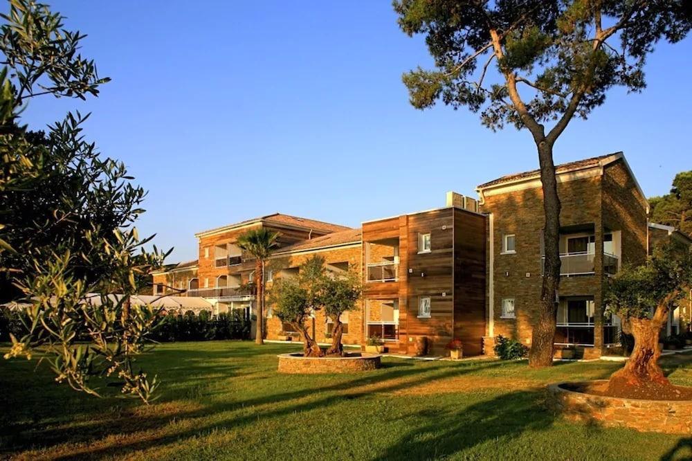 Hotel La Lagune Люссиана Экстерьер фото