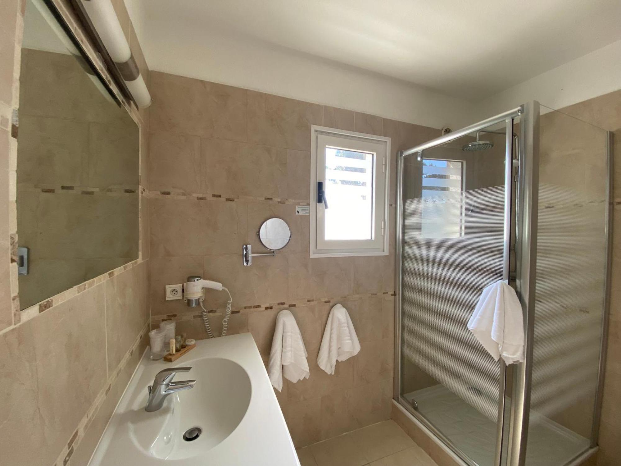 Hotel La Lagune Люссиана Номер фото