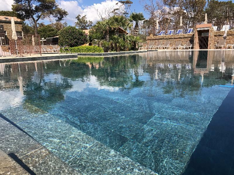 Hotel La Lagune Люссиана Экстерьер фото